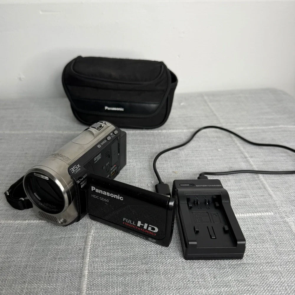 Panasonic HDC-SD60P Camcorder Full HD w/ SD Card Charger TESTED WORKS